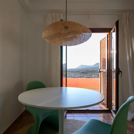 Casa de Férias Casa Calderon Hondo, Design, Views And Poll Lajares *