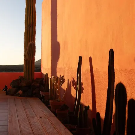 Vakantiehuis Casa Calderon Hondo, Design, Views And Poll Lajares *