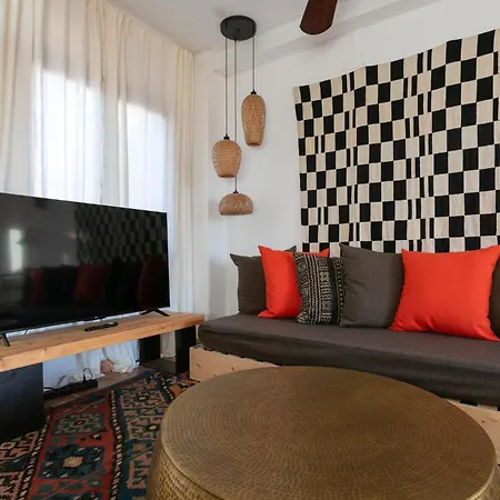 Casa Calderon Hondo, Design, Views And Poll Lajares Holiday home *