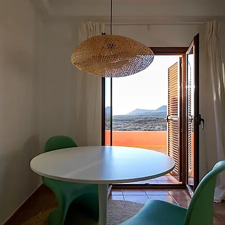Дом отдыха Casa Calderon Hondo, Design, Views And Poll Lajares